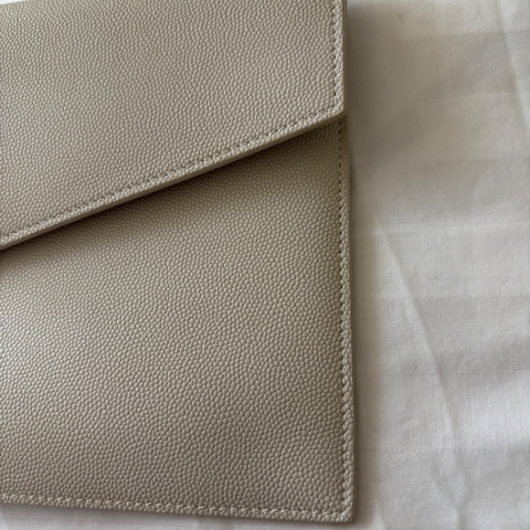 YSL SMALL ENVELOPE CLUTCH WITH A FLAP FEATURING THE CASSANDRE. - Picture 7 of 7